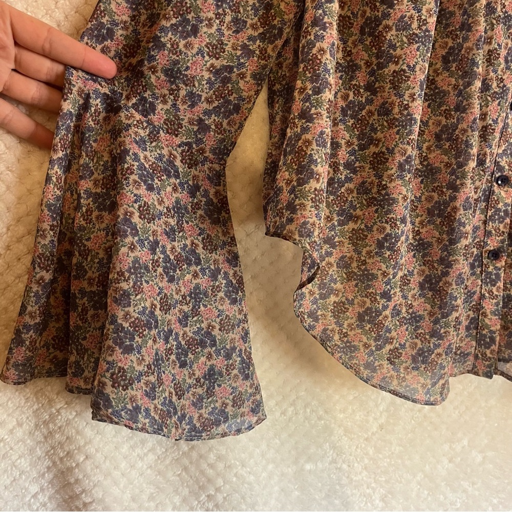 Dress Forum Button-Up Blouse Long Sleeve Lightweight Blue Pink Floral Large NWT - Picture 3 of 6